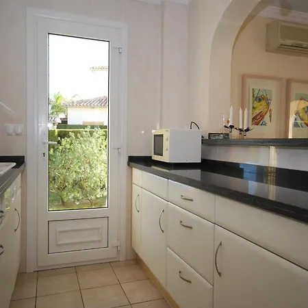 Villa Coastal With Wellness *