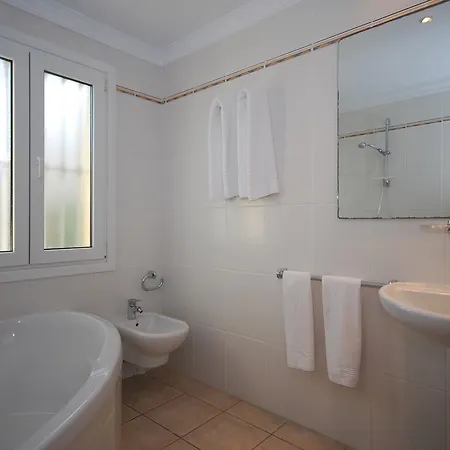 Coastal With Wellness Villa *